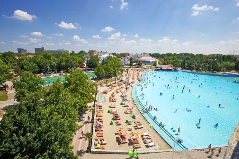 «Вихідні в Хайдусобосло»